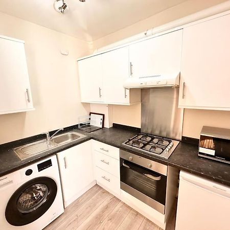 2 Bedroom Apartment In Se13 London Eksteriør billede