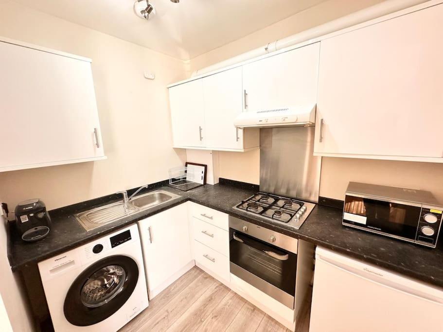 2 Bedroom Apartment In Se13 London Eksteriør billede