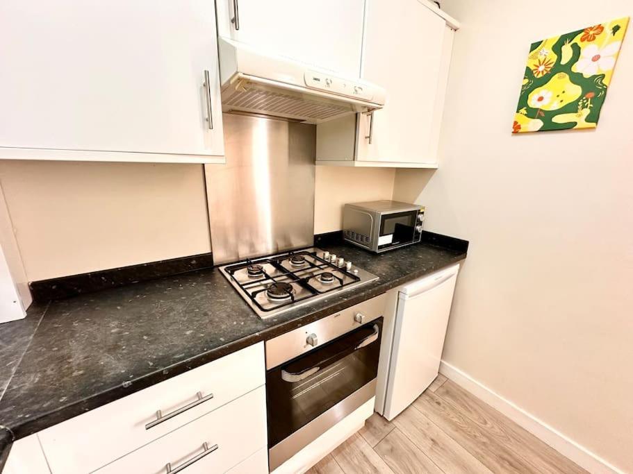2 Bedroom Apartment In Se13 London Eksteriør billede