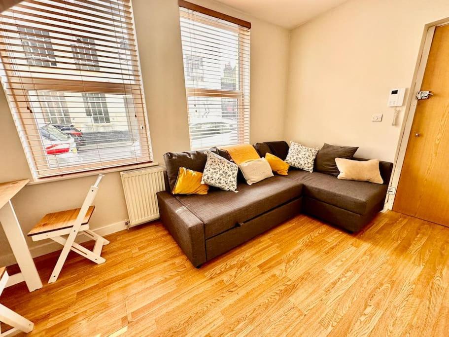 2 Bedroom Apartment In Se13 London Eksteriør billede