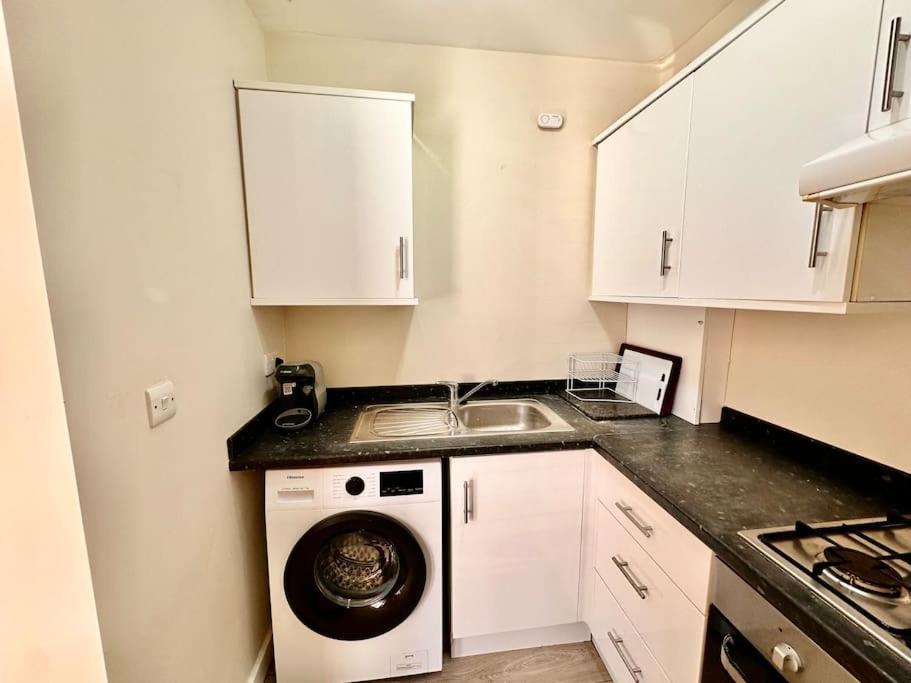 2 Bedroom Apartment In Se13 London Eksteriør billede