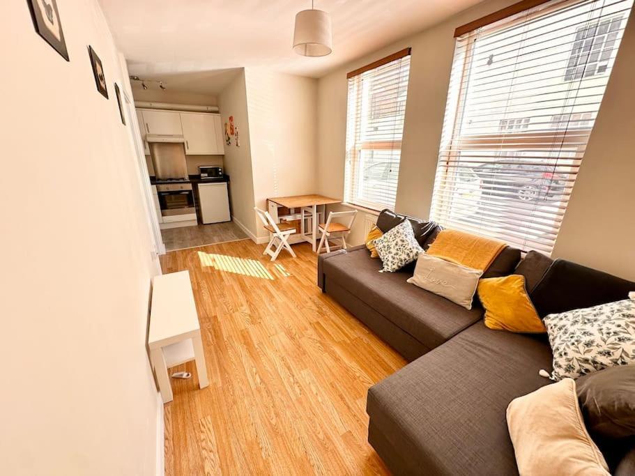 2 Bedroom Apartment In Se13 London Eksteriør billede